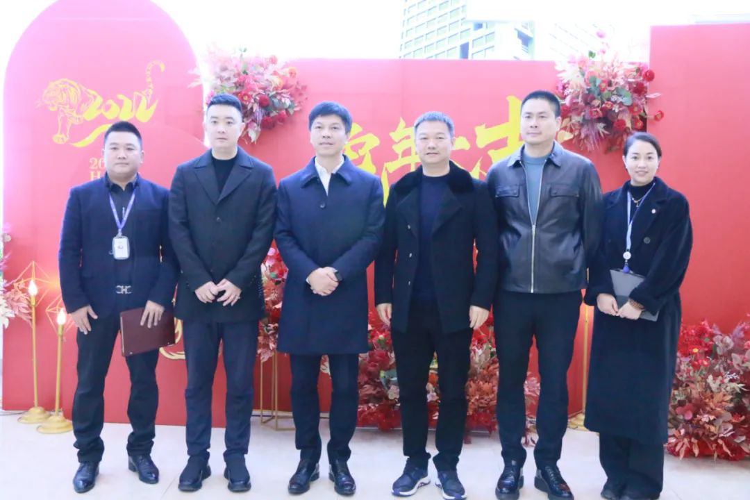 甌海區(qū)委書(shū)記曾瑞華一行蒞臨城建集團(tuán)開(kāi)展三服務(wù)活動(dòng)