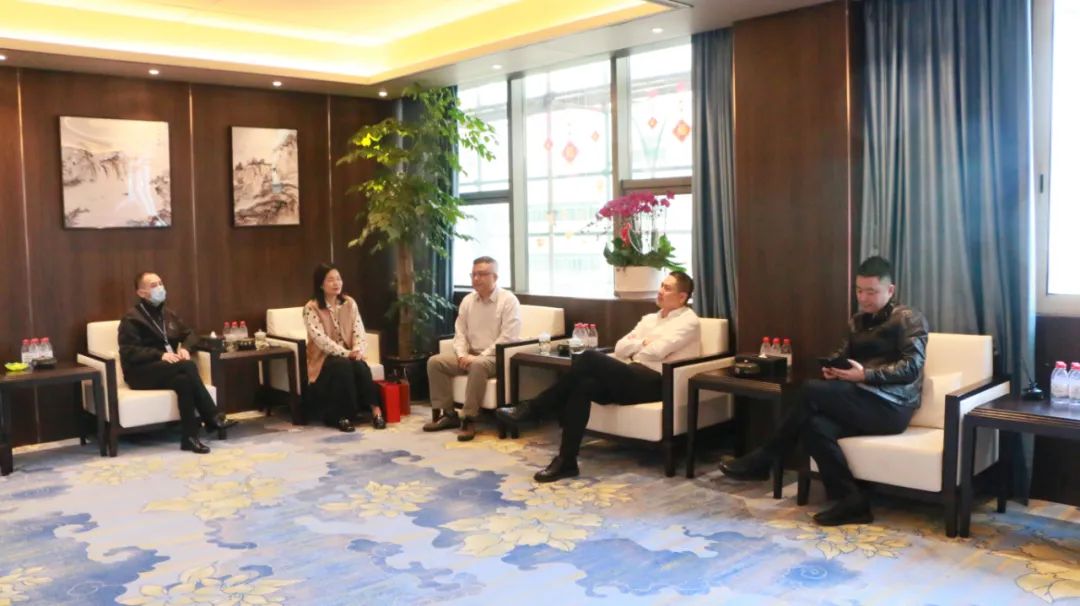 婁橋街道黨工委書記陳海倫蒞臨集團(tuán)慰問省千人才