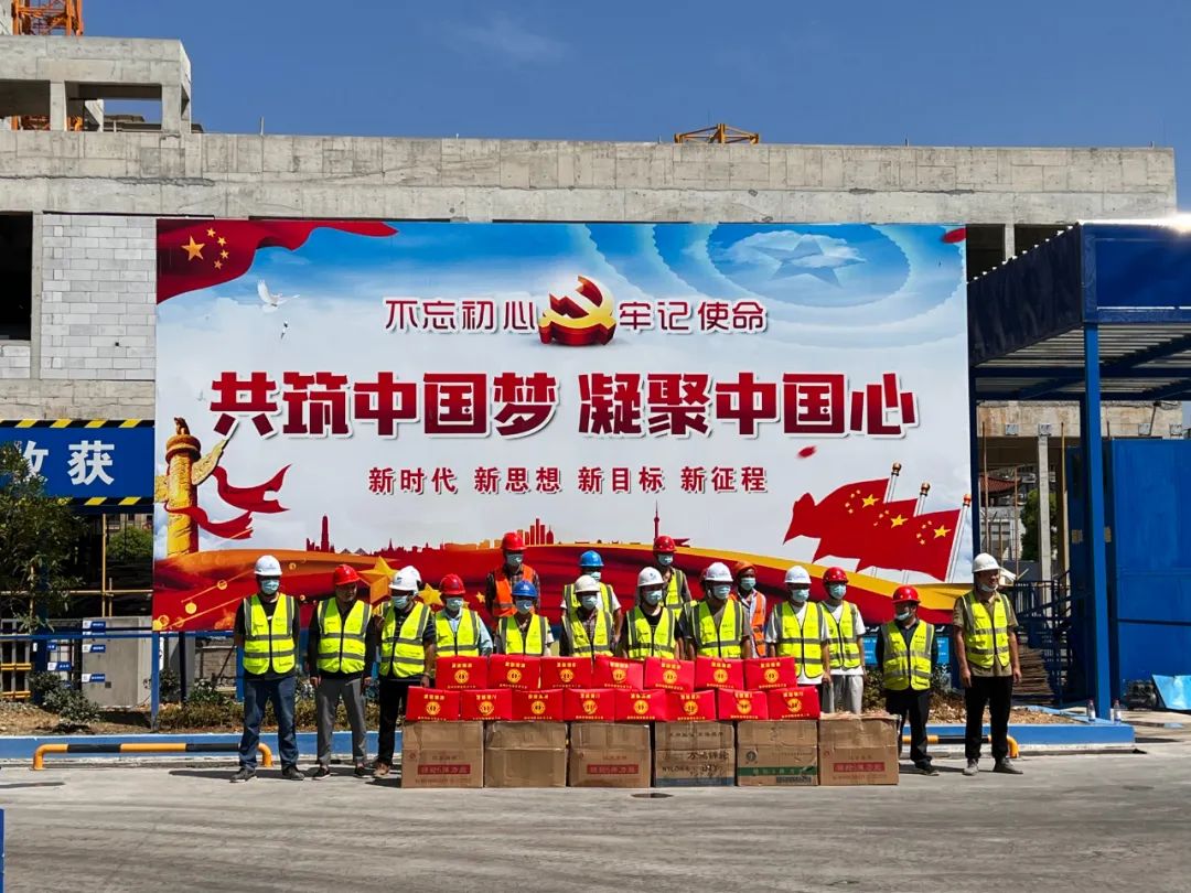 甌海區(qū)委副書記、區(qū)長劉云峰一行蒞臨溫州城建集團承建的溫州市核心片區(qū)梧田西單元F-06地塊（三標(biāo)）龍湖項目高溫慰問