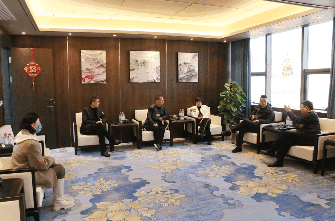 婁橋街道黨工委書記陶瓊偉等一行蒞臨集團(tuán)開展新年走訪慰問活動