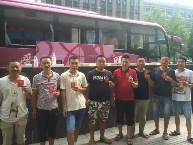 集團(tuán)組織義務(wù)獻(xiàn)血 員工踴躍奉獻(xiàn)愛(ài)心