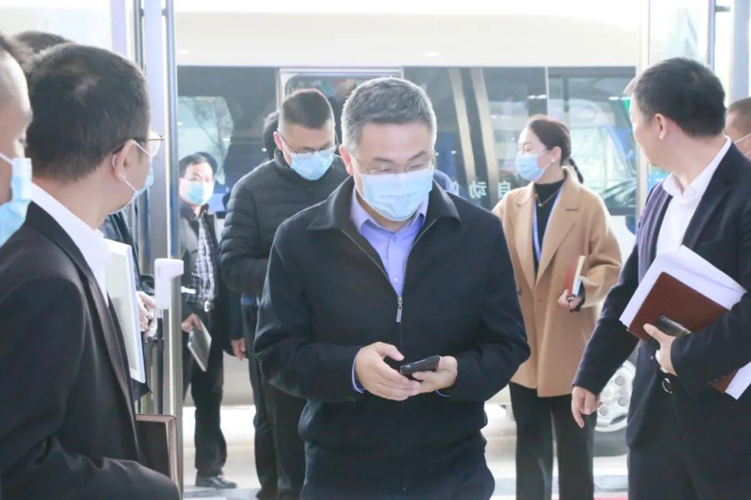 溫州市人民政府副市長(zhǎng)殷志軍、甌海區(qū)委副書記區(qū)長(zhǎng)劉云峰一行領(lǐng)導(dǎo)蒞臨公司調(diào)研及視察防疫工作