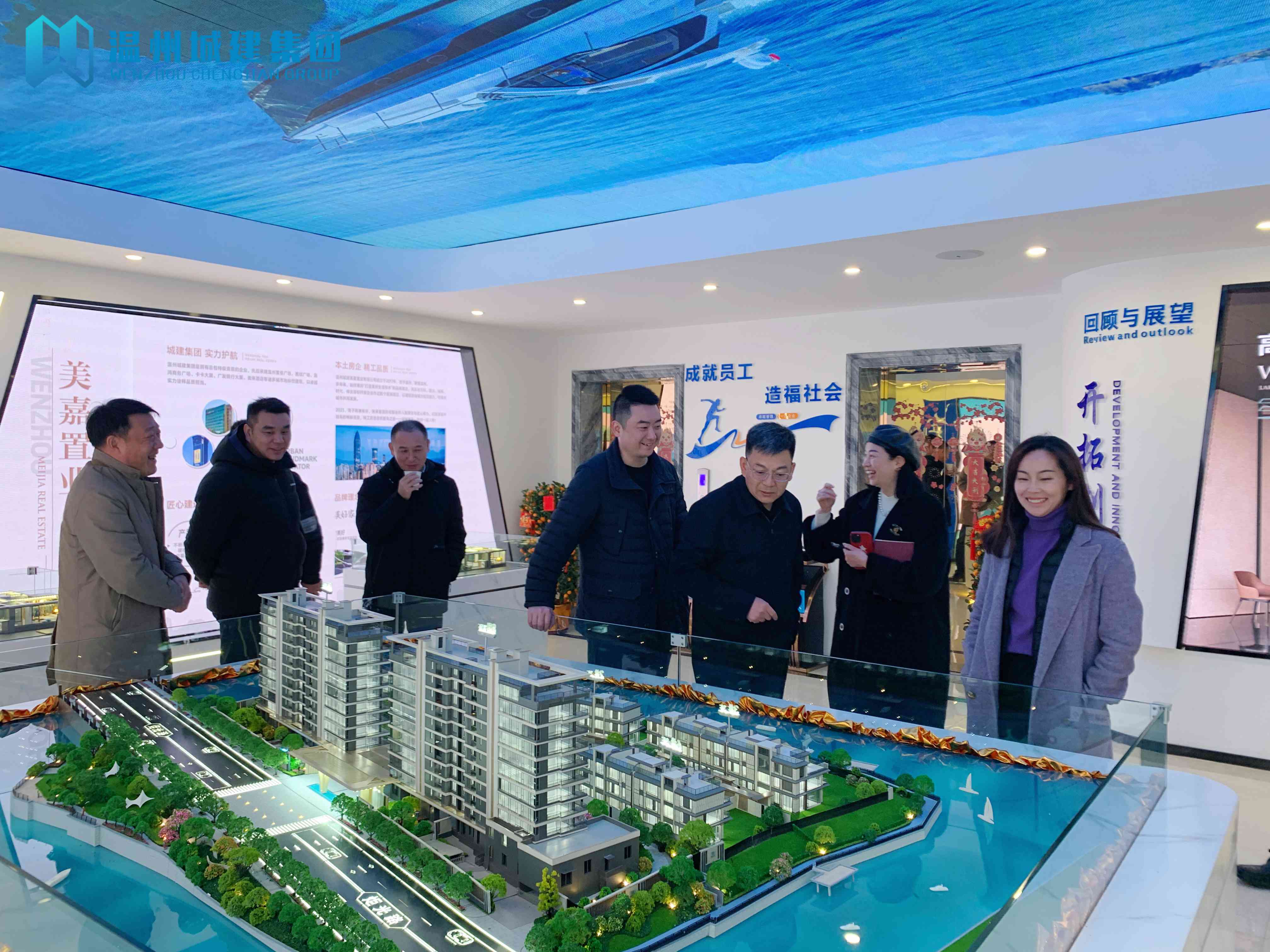 婁橋街道黨工委書記陶瓊偉等一行蒞臨集團走訪慰問勞模