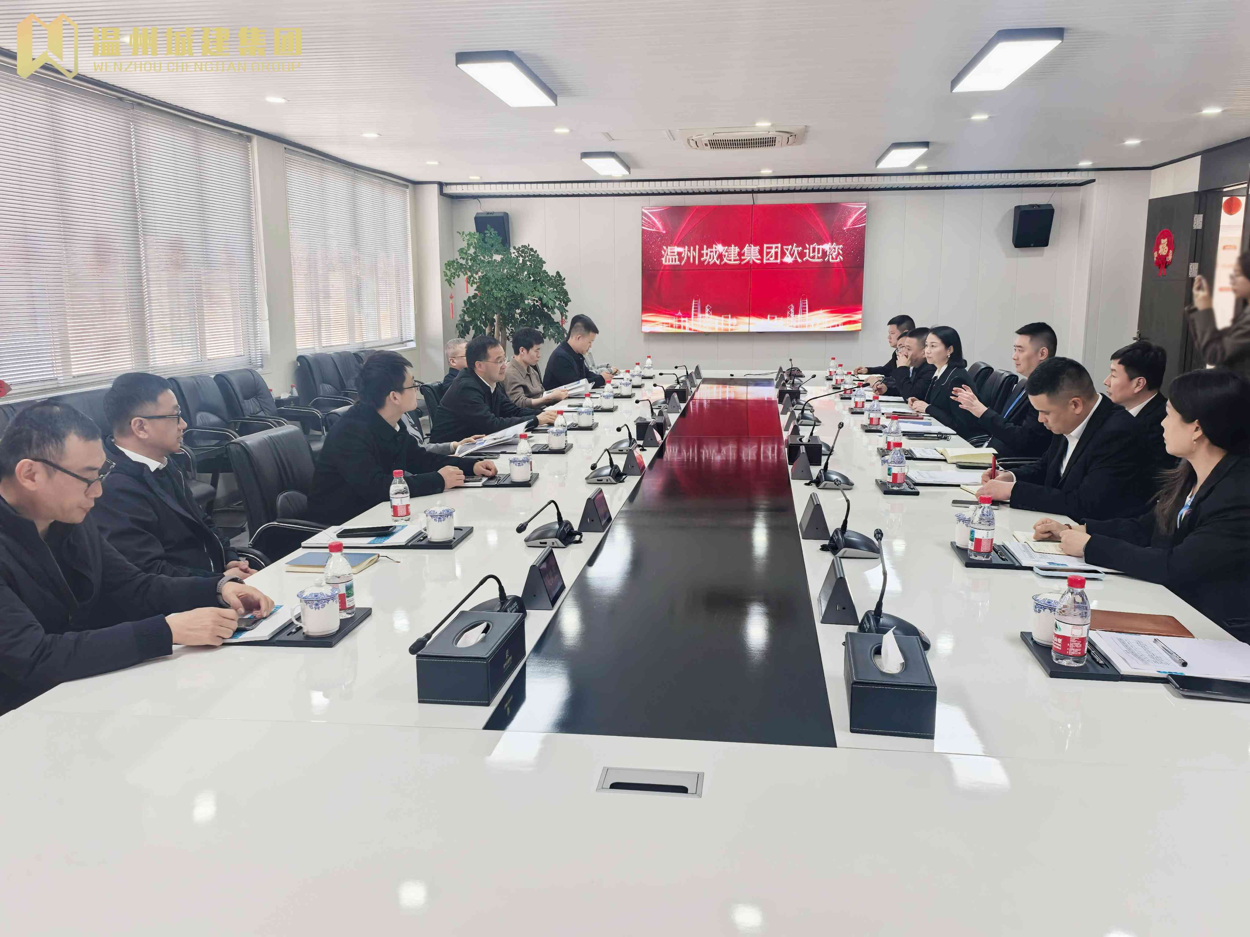 省人大常委、省工商聯(lián)副主席李立飛一行蒞臨溫州城建集團(tuán)調(diào)研指導(dǎo)