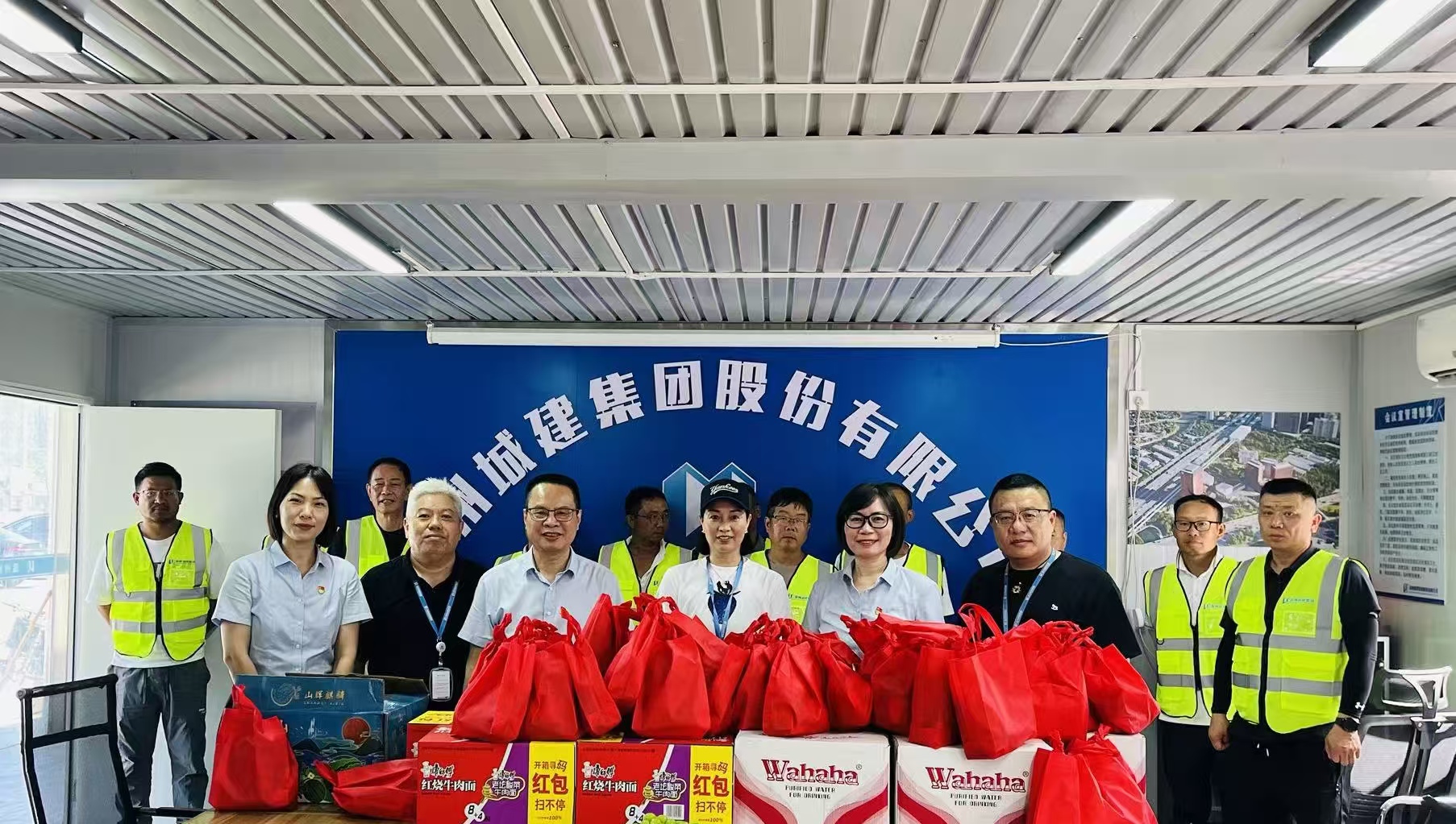 夏日送清凉｜温州市建筑业联合会赴温州商学院四期项目开展高温慰问