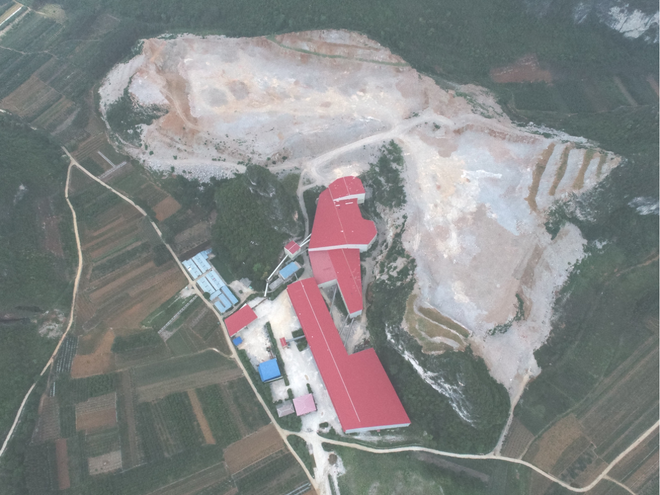 广西南宁市武鸣区宏瑞建材有限公司敢红山石灰岩矿