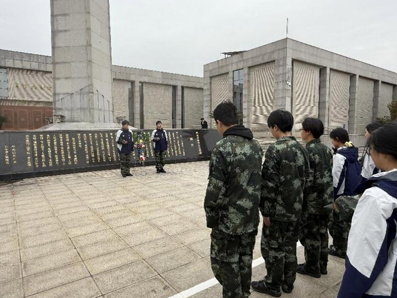 清明祭英烈，忠诚铸魂行——启东市科信技工学校组织师生赴启东市烈士陵园开展主题教育活动