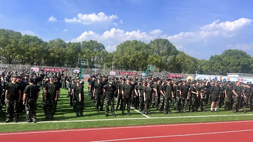 筑牢安全防线 守护青春校园-启东市科信技工学校新生消防演练