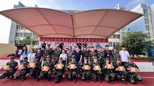 青春淬火，不负韶华 | 启东市科信技工学校2025级新生军训圆满闭营