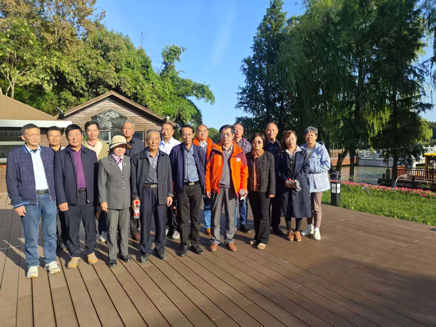 情暖重阳，致敬师者！科信技工学校这场敬老之约，满是温情与敬意