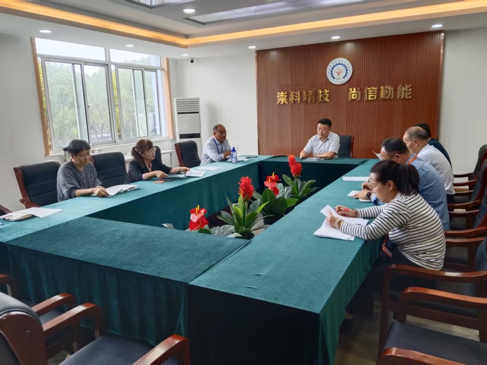 银龄献智育桃李，匠心传承谱新篇 启东市科信技工学校举办专家级教师座谈会