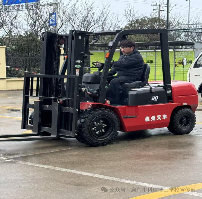 叉车技能特训营招生啦！持证上岗，高薪快人一步！——启东市科信技工学校产业培训处