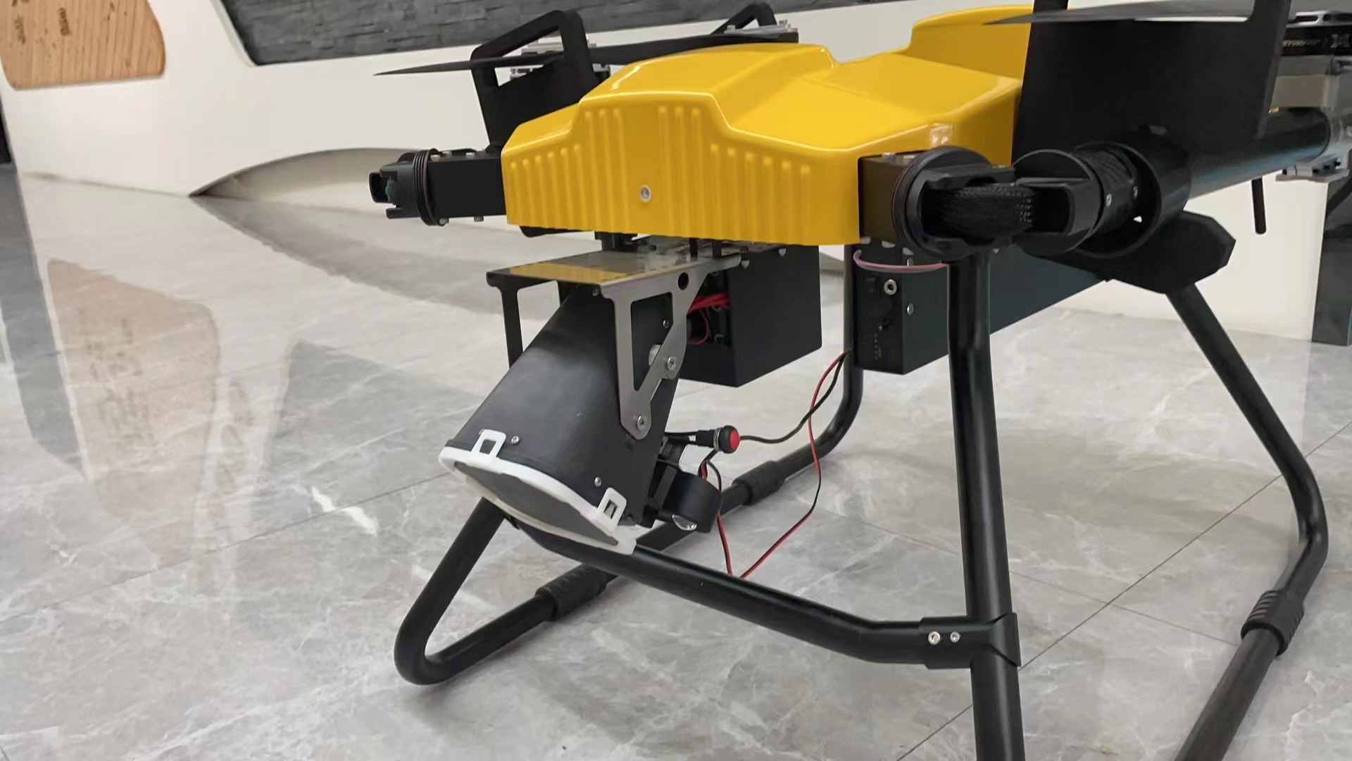 无人机载电磁抛网器