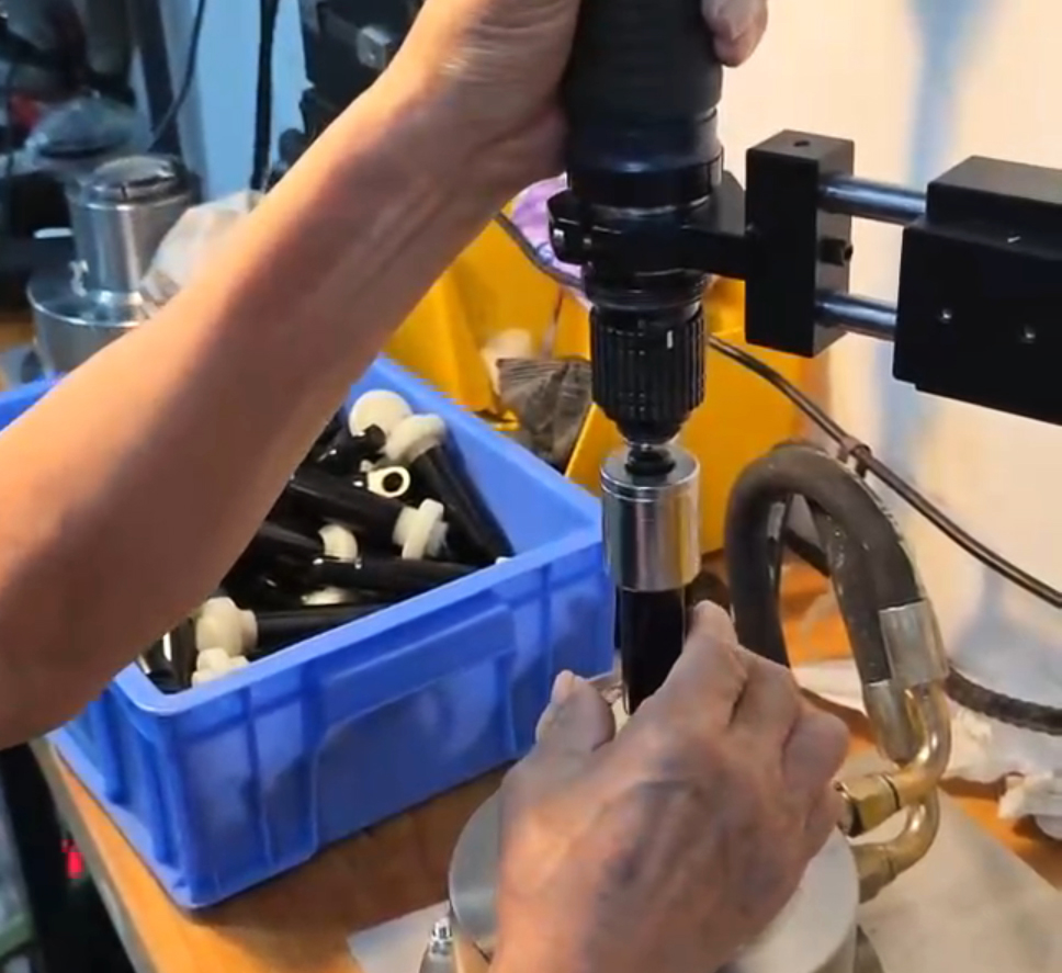 玛希姆取得智能化可调减震滑板车专利,可实现使用时对减震器软硬及支撑距离快速调节