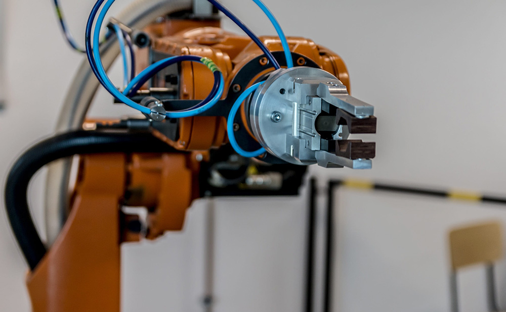 The manufacturing industry maintains a stable recovery trend