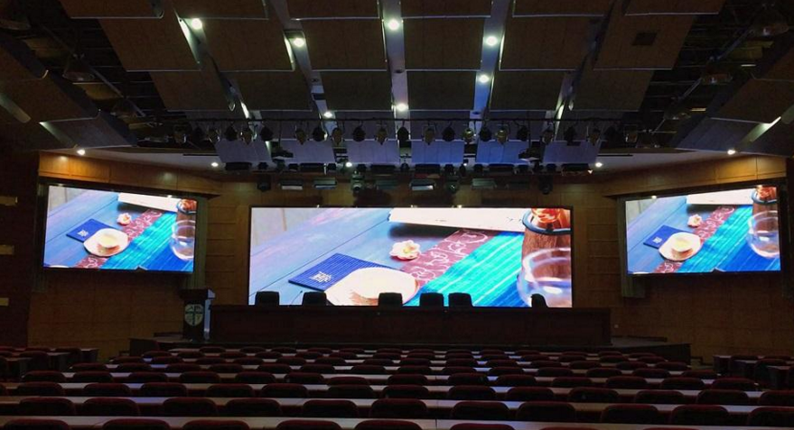 多功能厅舞台大型会议室 三屏联动（室内小间距全彩系列）
