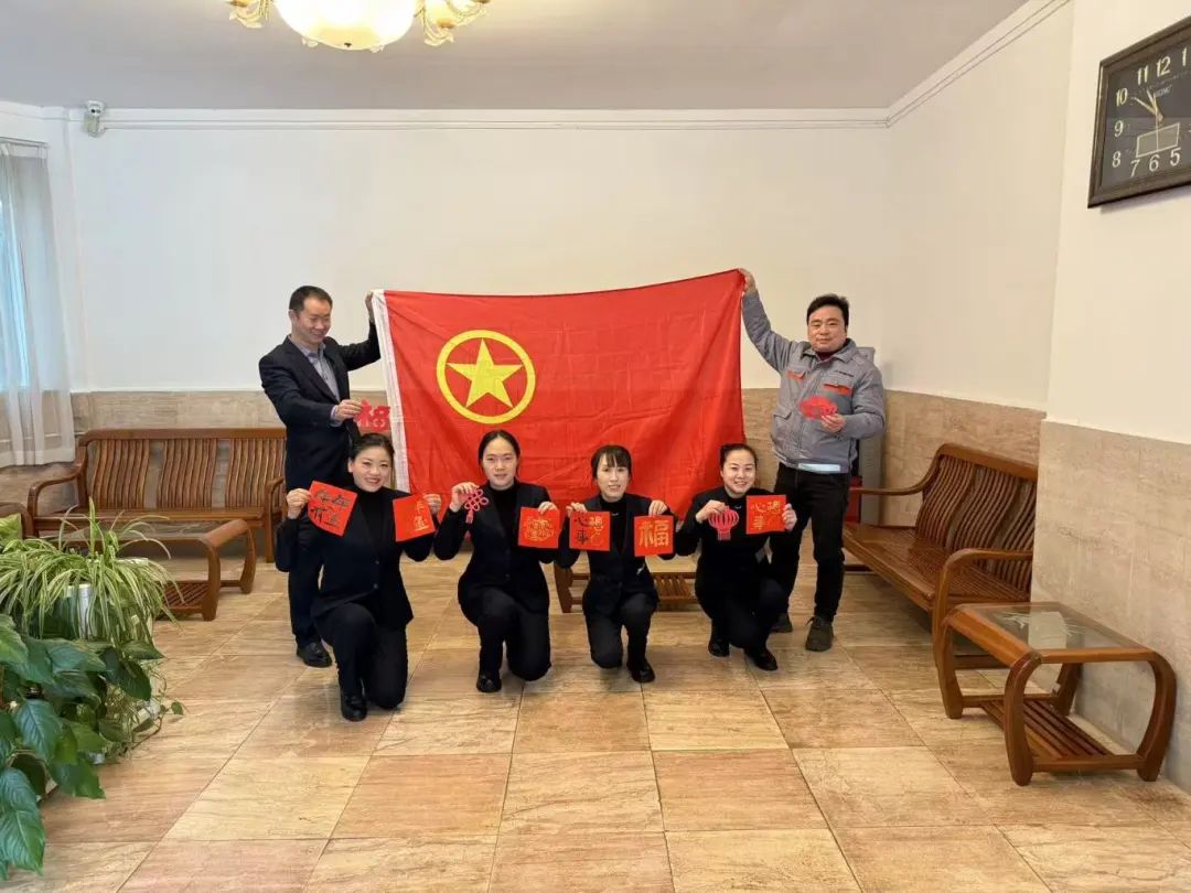 开磷物业团支部举办“喜迎新春剪窗花”活动，传承文化添年味