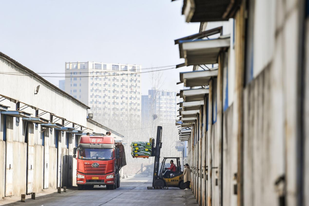 Advancing Warehousing Forward & Off-Season Stockpiling for Peak-Season Supply — Guizhou Phosphate Chemical Group Empowers Spring Ploughing with 40 Precision-Located Central Warehouses
