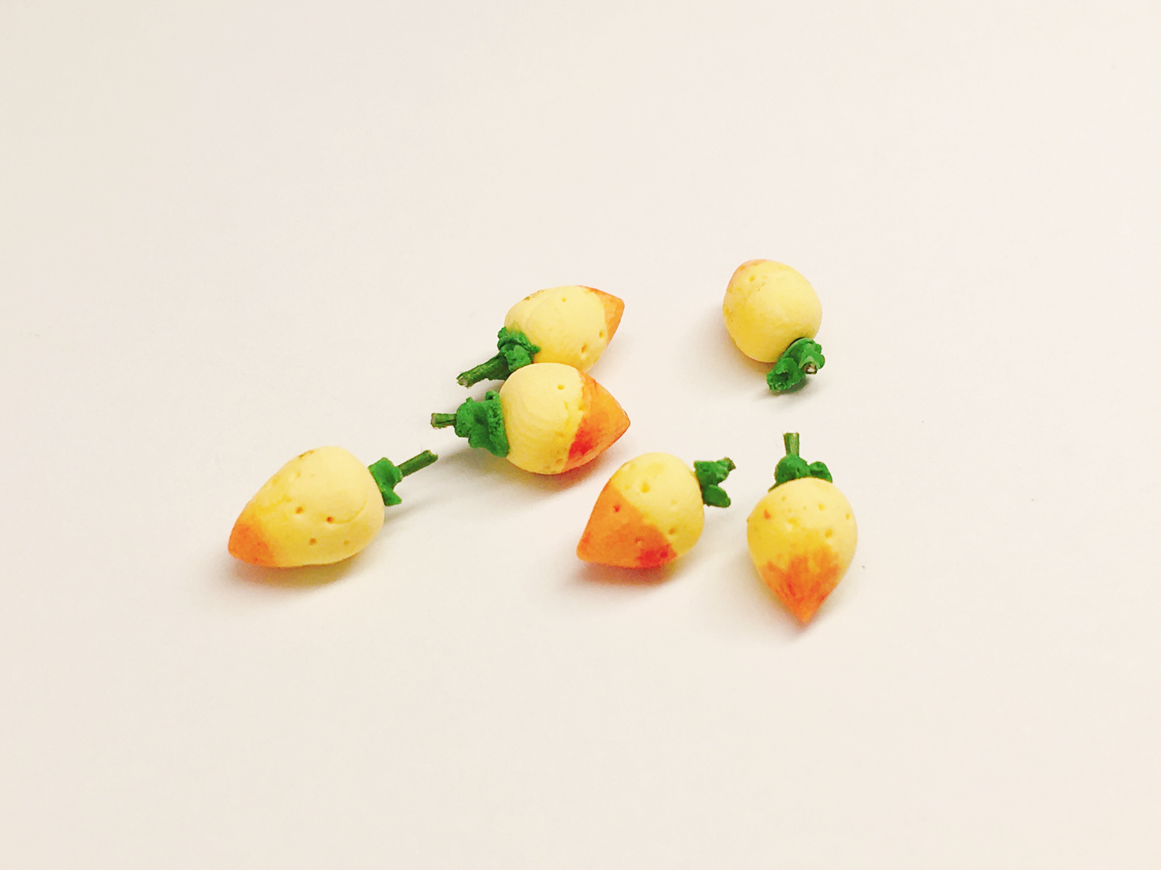 迷你粘土白草莓F-018