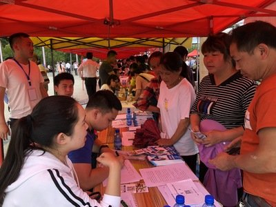 人才引进，建立集群智库