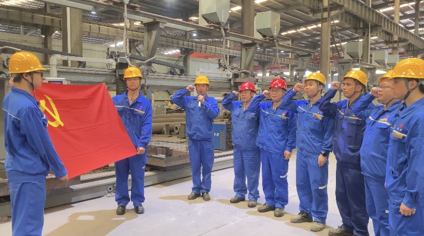 鸿宇公司开展“重温入党誓词 高唱红色经典”主题党日活动