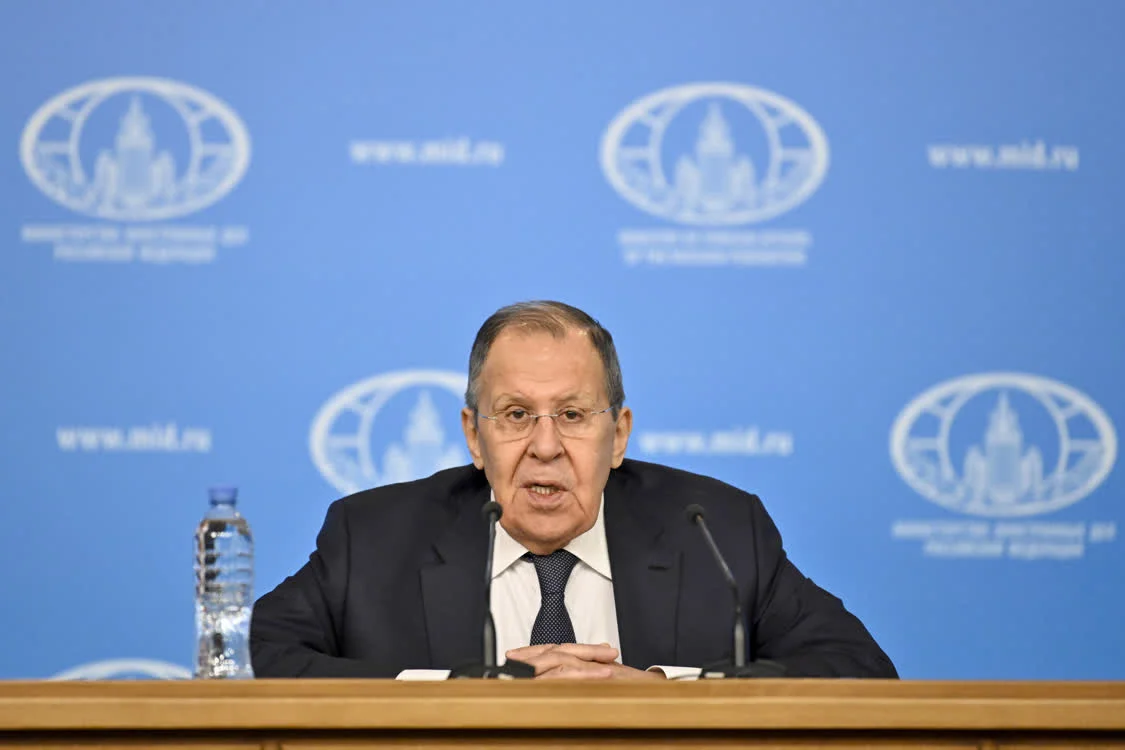 拉夫羅夫：俄將以軍事手段應對格陵蘭島“軍事化” 新華社