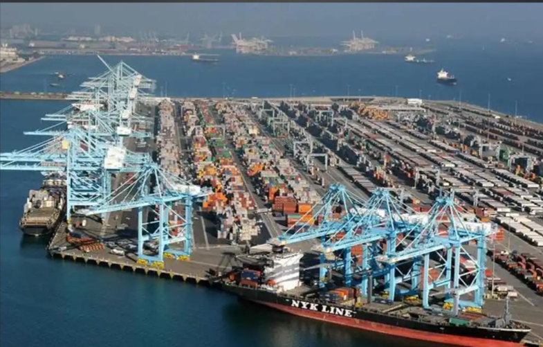 首列俄货运列车抵达伊朗陆港