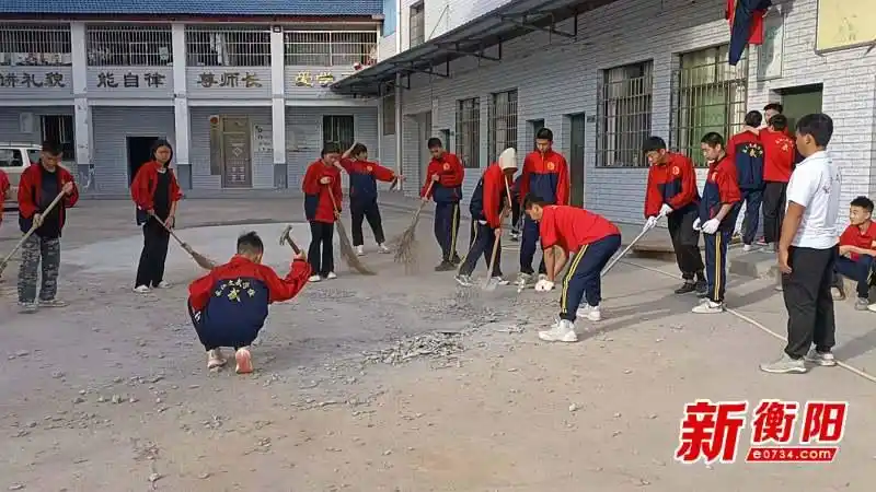 衡山县长江文武学校：师生携手 劳动之花绽校园