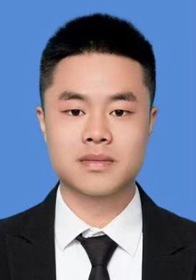 姓名: 刘圳
授教科目:跆拳道、武术、散打
毕业于河南少林寺塔沟武术学校，从事教学工作7年，国家武术段位四段，国家一级裁判员，二级运动员、社会体育指导员，2017荣获登封市套路锦标赛棍术冠军，同年参加河南省郑州市运动会开幕式表演、2018年荣获河南洛阳市套路锦标赛全能冠军。2019--2020年任教荆门市永晟体育分馆馆长。教育格言:因爱惜，故严格。因负责，故认真。因差异，而施教。