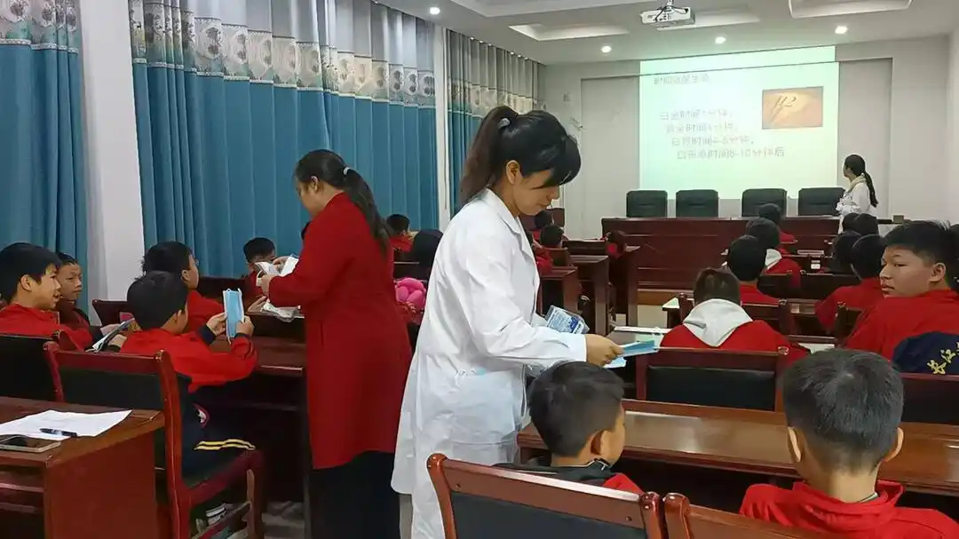 “医”“校”同行，共筑健康防线