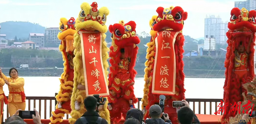 衡山县长江文武学校舞狮队亮相县第三届旅发大会开幕式