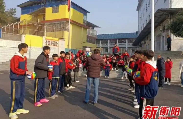 衡山县长江文武学校：体育帮扶传真情，校际携手共成长