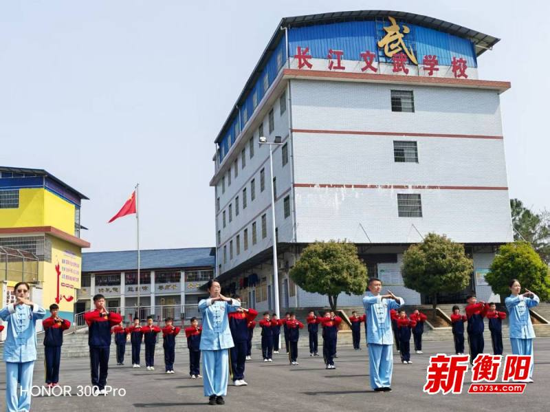 衡山县长江文武学校：校长带你打太极－－以拳润心强体魄 文武兼修育新人