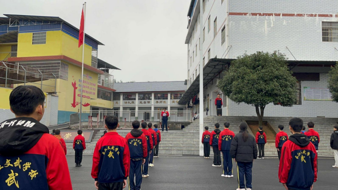 周一国旗下演讲：未成年人保护法