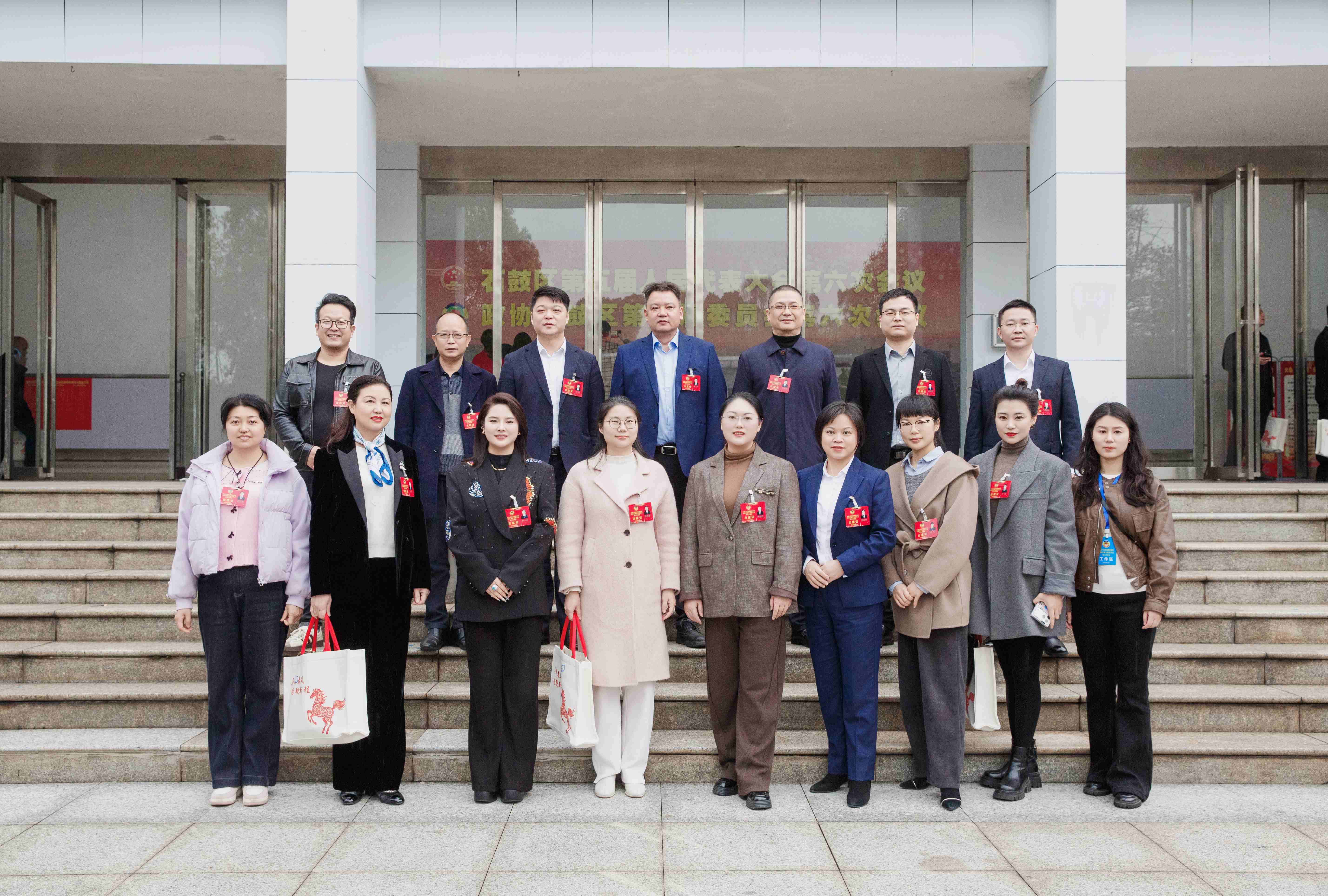 履職盡責(zé)，美業(yè)擔(dān)當(dāng)｜吳顏妝創(chuàng)始人吳小桂女士出席石鼓區(qū)“兩會”，為美業(yè)發(fā)展建言獻策 ? 盛會啟幕，美業(yè)代表履職擔(dān)