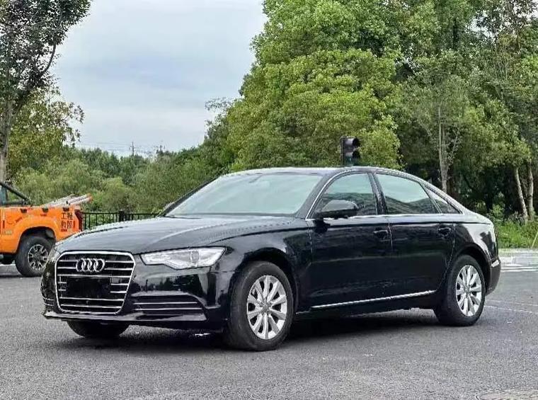 广州婚庆租车车队：荣联租车豪华车型打造浪漫婚礼