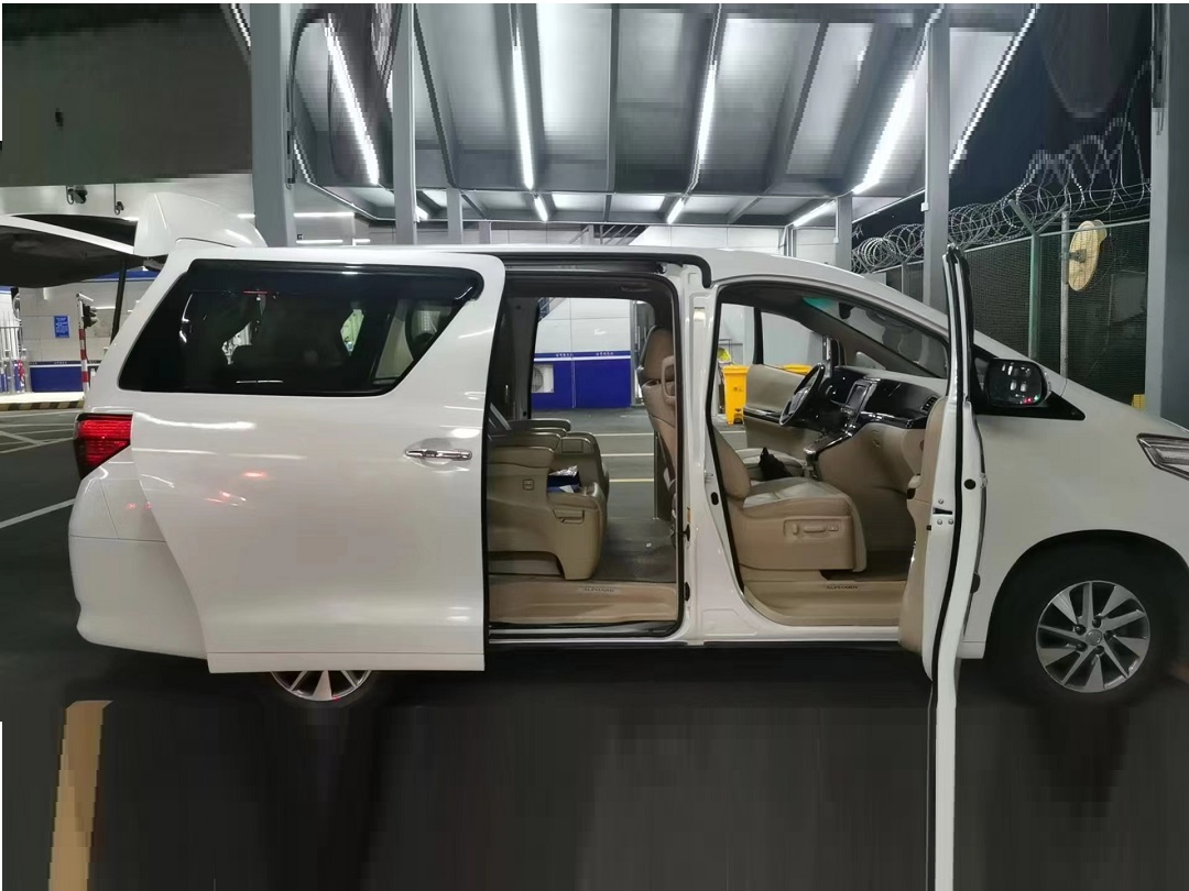 豪华七座丰田埃尔法商务车