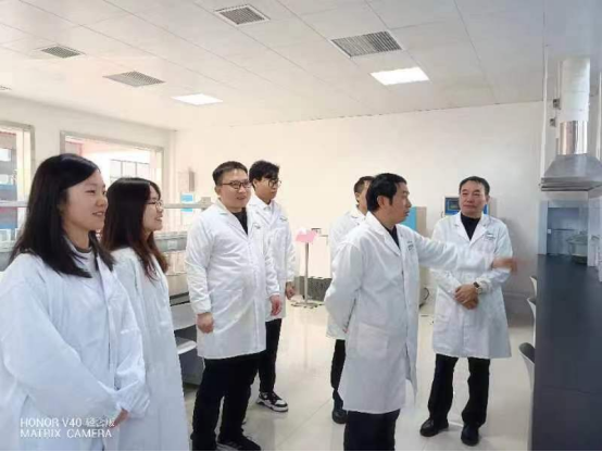 湖南省研发项目研讨会-环保型石墨烯改性硅钛纳米重防腐涂料制备技术难点问题展开深入的技术交流会