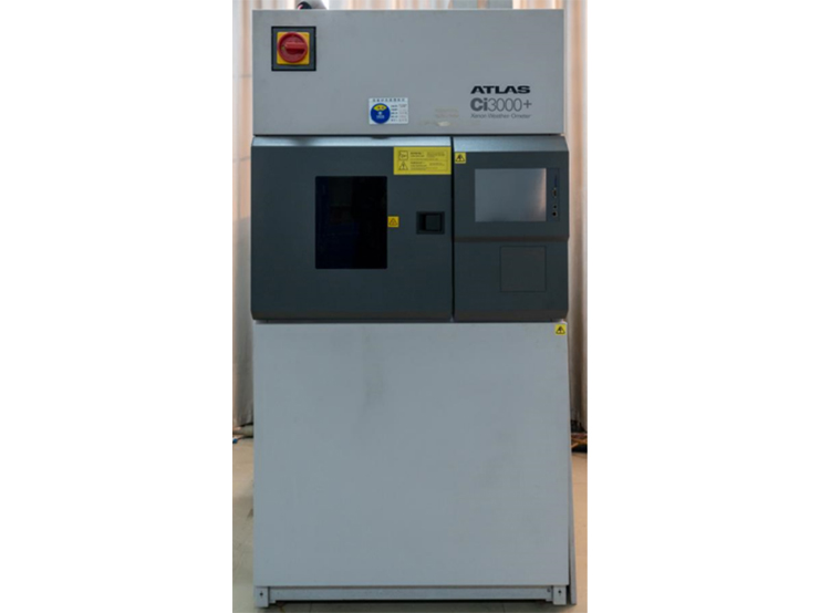 Xenon lamp aging test chamber