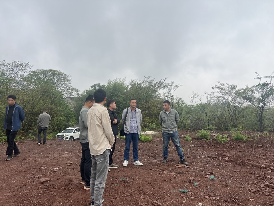 我公司陪同衡南县水利局检查电网项目水土保持工作