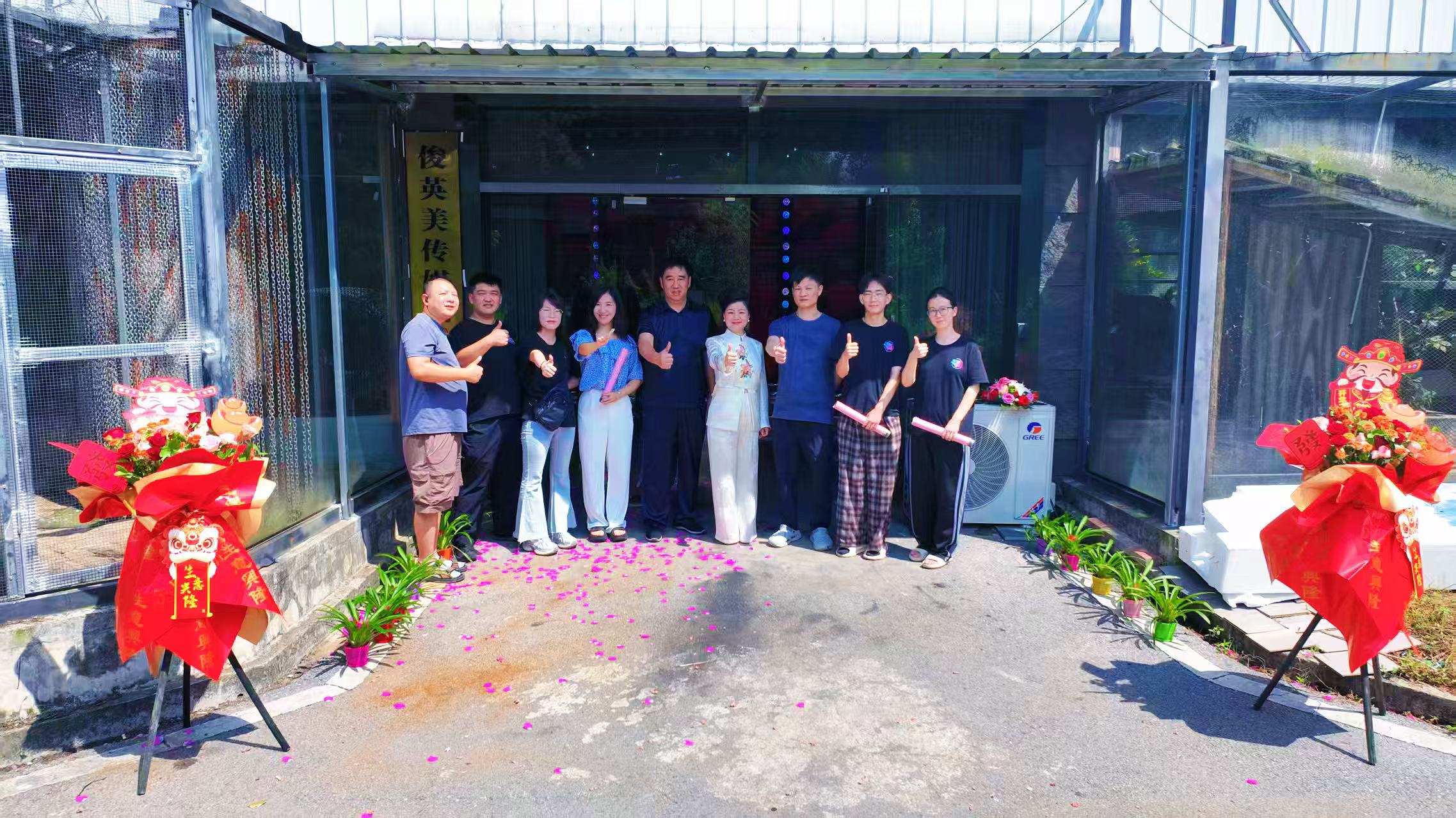 热烈祝贺俊英美传媒湖北基地大舞台盛大开业