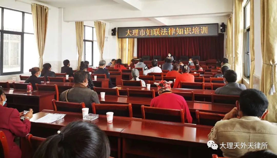 云南天外天（大理）律师事务所牛坤律师至银桥镇马久邑村开展法律知识讲座