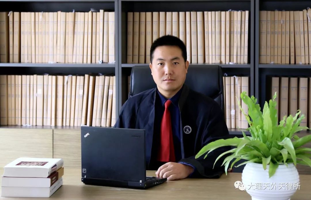 云南天外天（大理）律师事务所吴建标主任领取2019年第一个无罪判决！