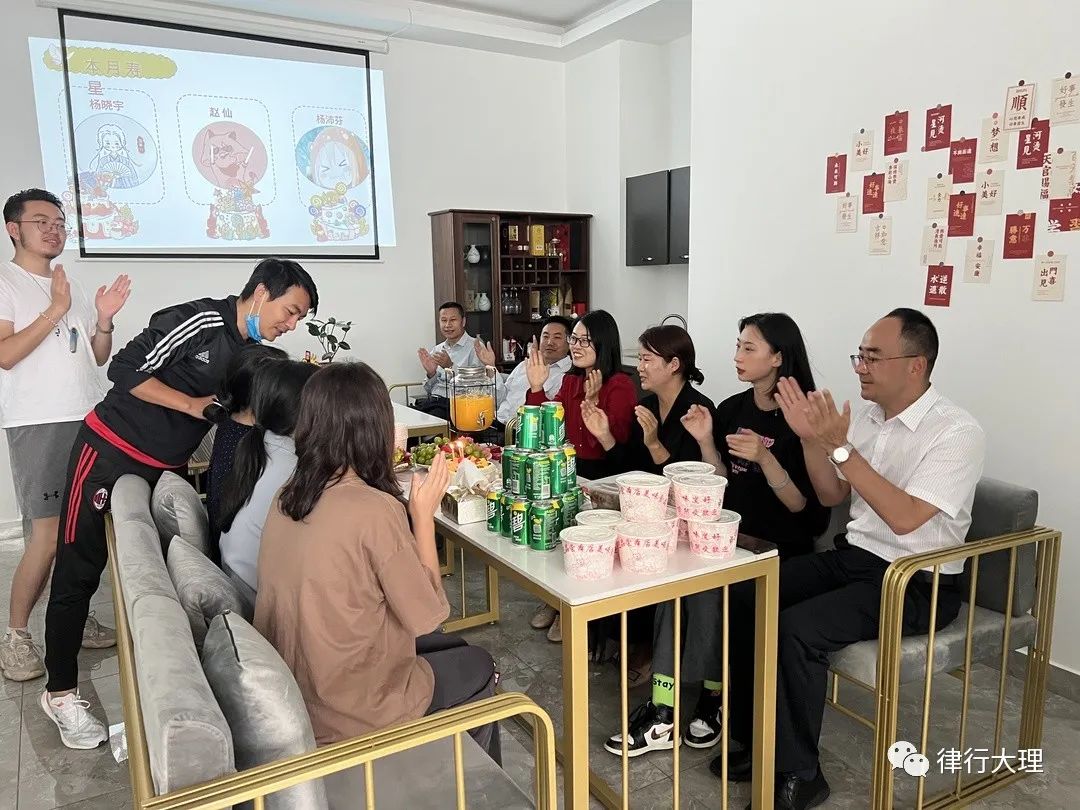 与你等风来，共绘秋之色 | 八月生日会