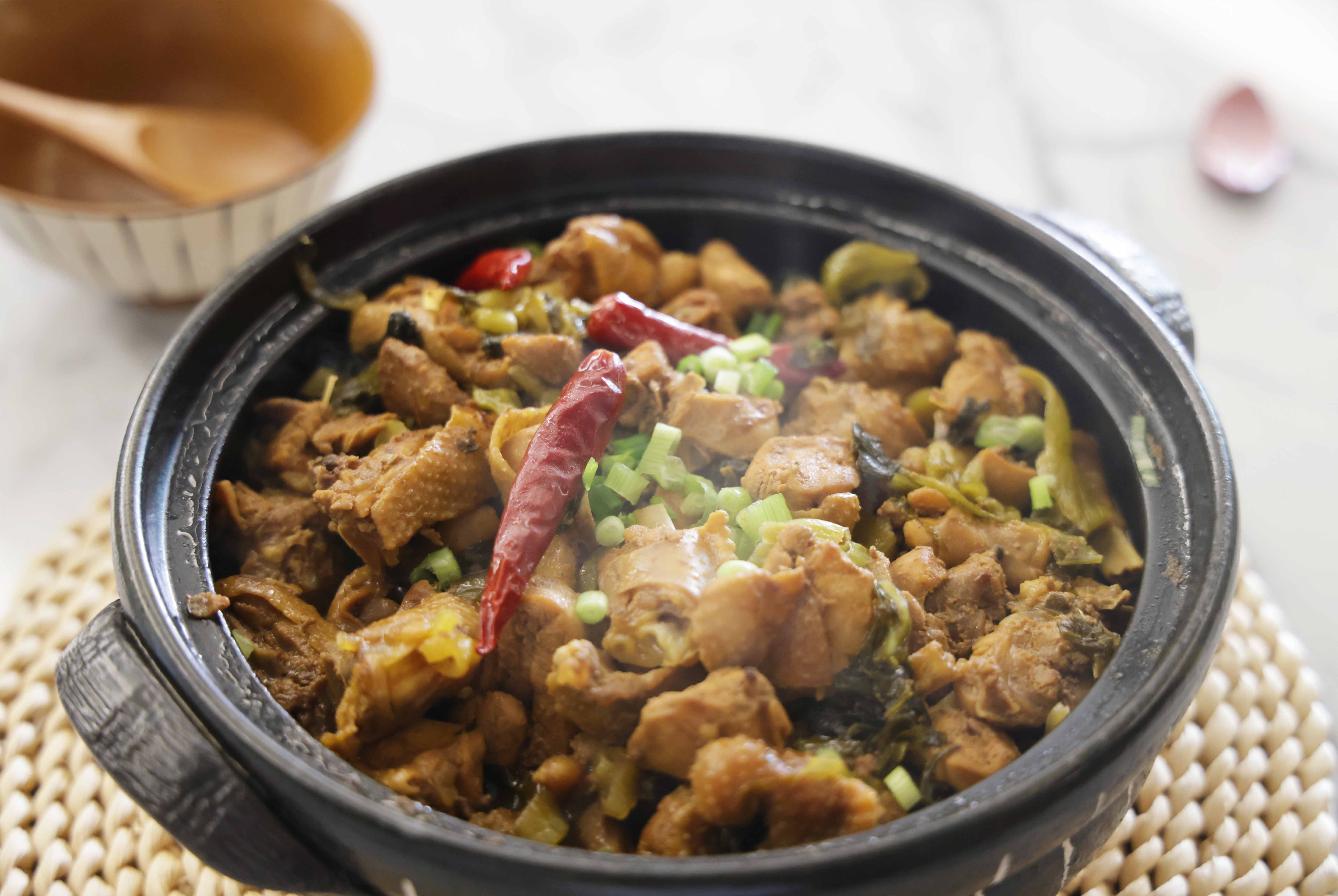 酸菜鸡肉煲