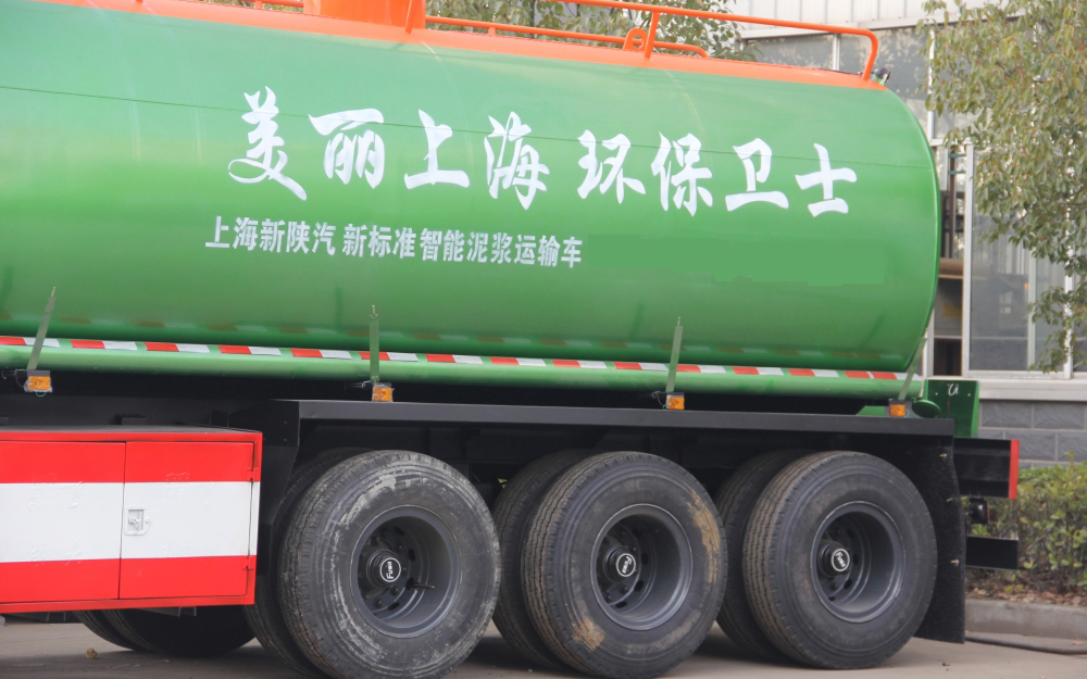 Our company has cooperated with local dealers in Shanghai, and 20 new mud semi-trailer trucks have been ready to go