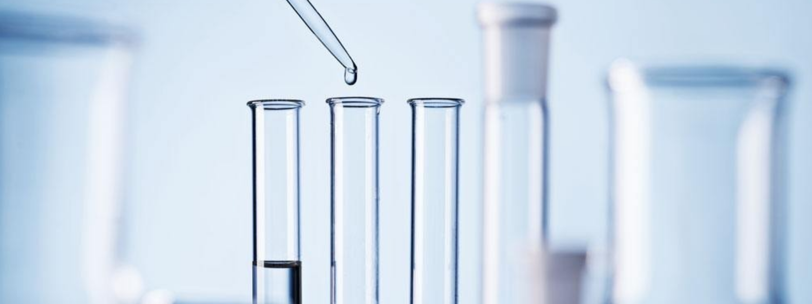  
   关于SRR自由基
      自由基很活跃且具有较强氧化性，因此大多数自由基的寿命非常短，常以毫秒或微秒记。      中国工程院院士、国际“居里夫人”博士后基金获得者马军院士，研究发现存活时间更长的碳酸根和硫酸根自由基，能在4秒左右内分解有机污染物。
 
 
 