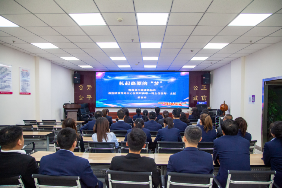 “強(qiáng)國(guó)復(fù)興有我 巾幗奮進(jìn)逐夢(mèng)”