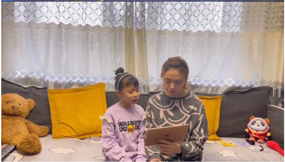 “書(shū)香浸潤(rùn)家庭 紅色伴我成長(zhǎng)”