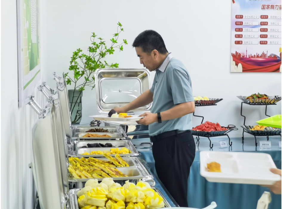 主動作為辦實事    暖心食堂慰人心